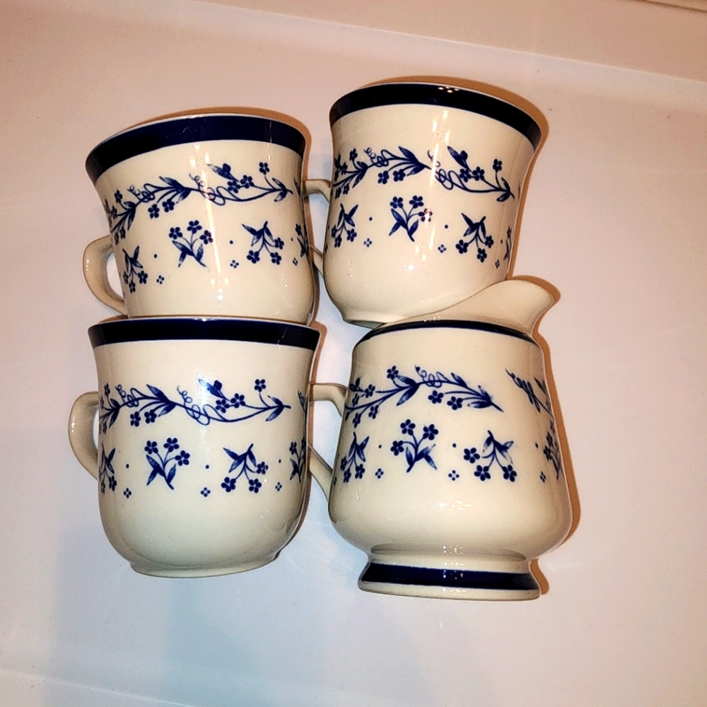 PROVENCE 3 Mugs, Creamer 260 Boquet Blue mugs 3.5" creamer 4" tall like new!!